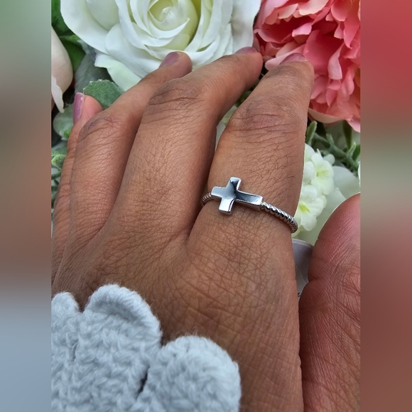 ♥️ SOLID CROSS STERLING SILVER RING - Picture 3 of 5